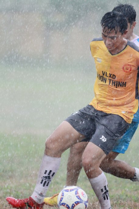  Pha bóng trong trận Mỹ An (áo xanh)- Chánh An hòa 0-0.