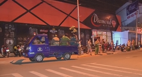 Quán bar Beer club Diamond hoạt động quá giờ quy định.