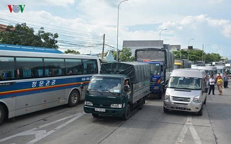   Khoảng 20 phút lại phải xả trạm một lần do ách tắc.