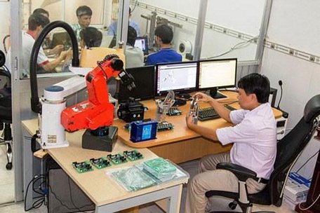 Robot sẽ tạo ra nhiều việc làm hơn khi người lao động có đủ kỹ năng để điều khiển chúng