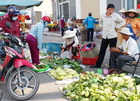 Người tiêu dùng cũng cần quan tâm đến nguồn gốc, xuất xứ hàng hóa.