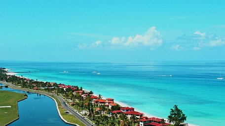 Bãi biển Varadero của Cuba. (Nguồn: repeatingislands.com)