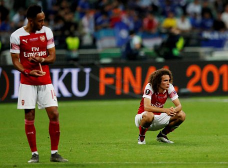  Nỗi thất vọng của các cầu thủ Arsenal sau trận chung kết - Ảnh: REUTERS