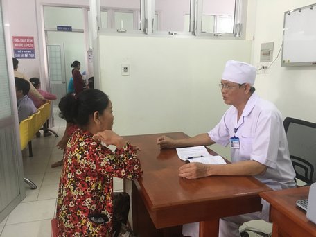 Bệnh nhân có thẻ BHYT khám tại Bệnh viện Tâm thần Vĩnh Long.