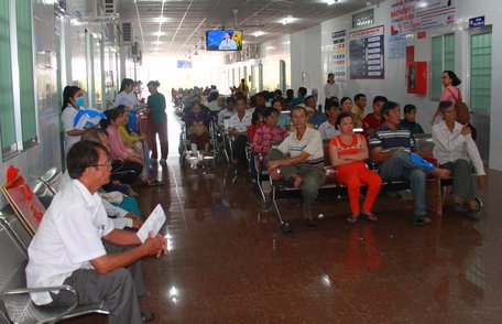 Ngành BHXH tạo điều kiện thuận lợi cho người có thẻ BHYT được lựa chọn nơi chăm sóc sức khỏe cho mình.