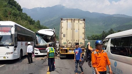 Hiện trường một vụ tai nạn giao thông. (Nguồn: TTXVN phát)
