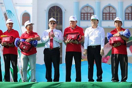  Ông Tô Đình Tuân, Tổng Biên tập Báo Người Lao Động, phát biểu khởi động Chương trình 