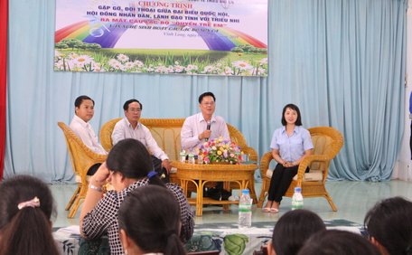 Các diễn giả giải đáp các vấn đề mà thiếu nhi quan tâm