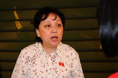 Đại biểu Phạm Khánh Phong Lan là một trong những người ủng hộ mạnh mẽ quan điểm siết luật, tăng mức hình phạt để hạn chế tai nạn giao thông đối với người sử dụng bia rượu khi lái xe - Ảnh: B.D