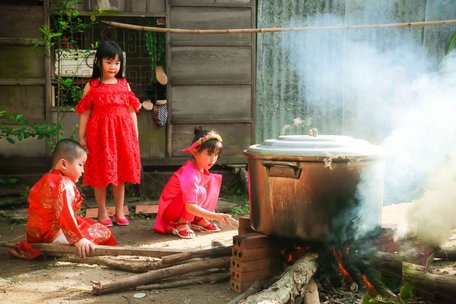 Nồi bánh tét ngày Tết - nét văn hóa cổ truyền của người Nam bộ. Ảnh: DUY KHÔI