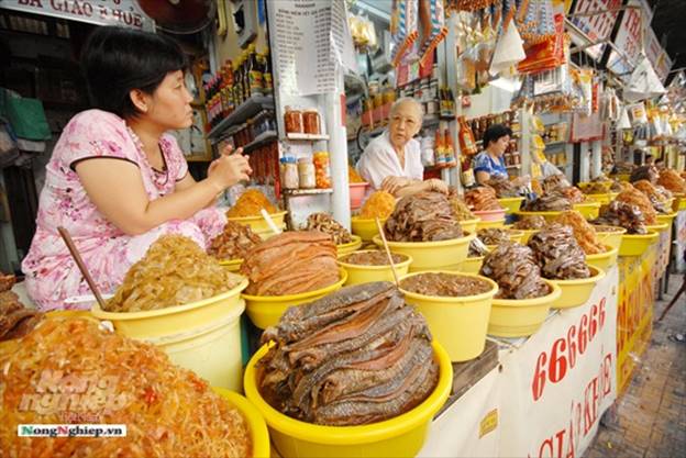 Cá để làm mắm có quanh năm, nhưng nhiều nhất là mùa nước lũ. Vào khoảng tháng 7 đến tháng 8 cho đến cuối mùa lũ, khoảng tháng 11, là thời điểm lý tưởng cho người dân vùng lũ đánh bắt các loại cá trưởng thành.