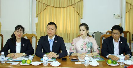 Đoàn Hiệp hội Hữu nghị Việt- Nhật làm việc tại Vĩnh Long.