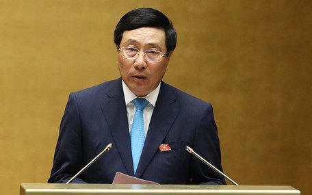  Phó Thủ tướng Phạm Bình Minh trả lời chất vấn của các đại biểu Quốc hội