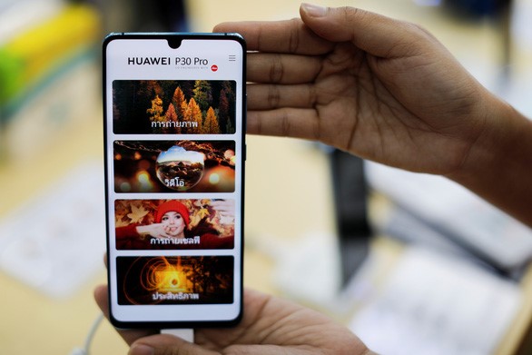 Điện thoại Huawei P30 Pro - Ảnh: REUTERS