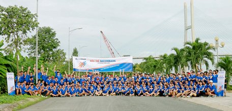 220 VĐV chuẩn bị xuất phát.