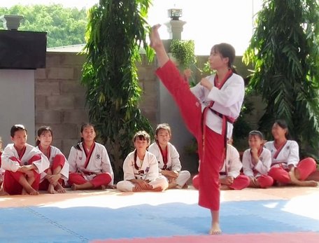 Các VĐV thi đấu nội dung quyền.