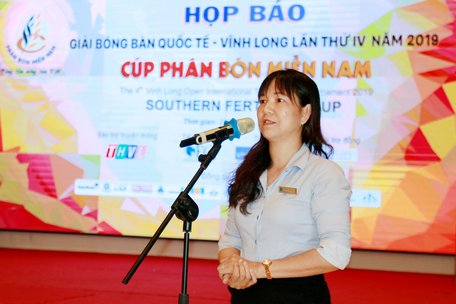 Đại diện nhà tài trợ phát biểu trong buổi họp báo giới thiệu về giải.