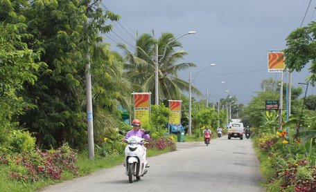 Việc đầu tư các hệ thống đèn chiếu sáng góp phần đảm bảo an ninh cho các xã NTM.