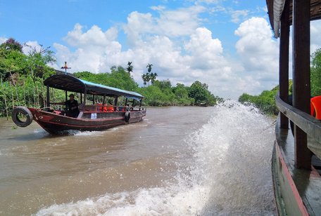 Long Hồ hướng tới đưa ngành “công nghiệp không khói” trở thành kinh tế mũi nhọn.