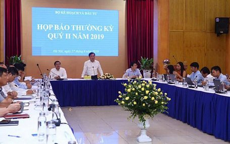  Thứ trưởng Bộ KHĐT Vũ Đại Thắng chủ trì cuộc họp báo. (Ảnh: Lê Tiên)