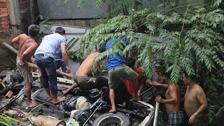 Tai nạn giao thông trên cầu Hàm Luông, 5 người thương vong