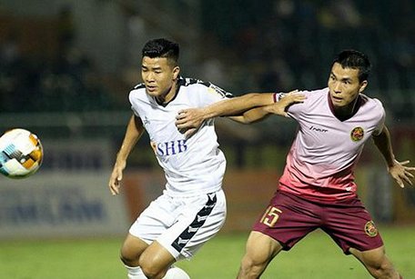Hà Đức Chinh chấn thương nặng khiến cả HLV Lê Huỳnh Đức lẫn Park Hang-seo đều lo lắng