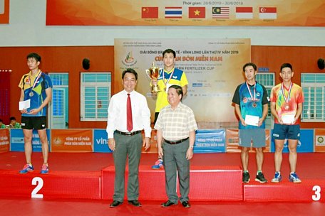 BTC trao giải thưởng nội dung đơn nam quốc tế.