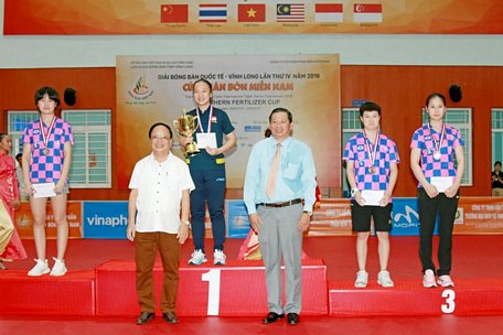  BTC trao giải thưởng nội dung đơn nữ quốc tế.