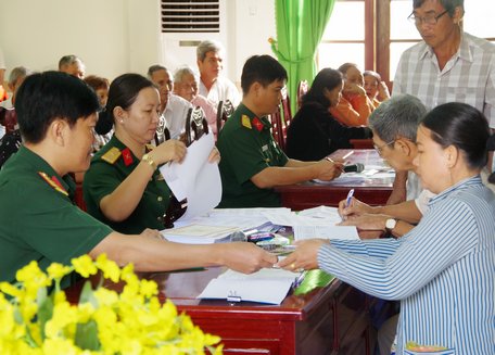 Thực hiện tốt các chính sách hậu phương quân đội, chăm lo đời sống gia đình chính sách được tỉnh thực hiện thường xuyên.