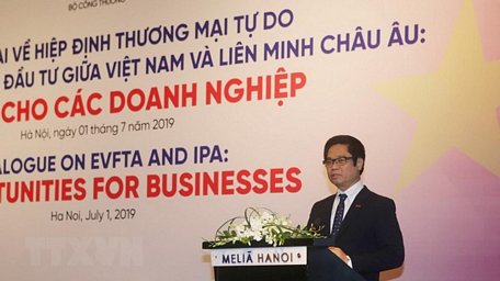  Chủ tịch VCCI Vũ Tiến Lộc phát biểu tại Hội thảo đối thoại về Hiệp định Thương mại tự do giữa Việt Nam-EU (EVFTA). (Ảnh: Trần Việt/TTXVN)