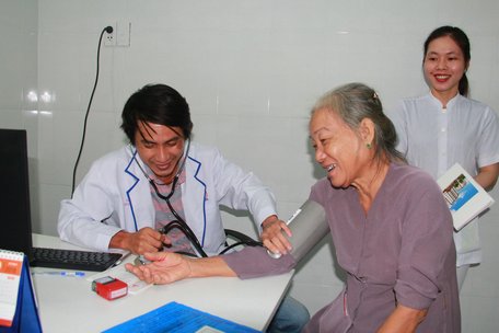-Các cơ sở khám chữa bệnh nâng cao chất lượng điều trị, cải cách thủ tục hành chính tiến tới sự hài lòng của người bệnh.