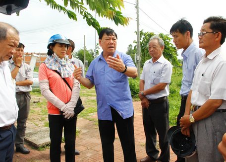 Bí thư Tỉnh ủy Vĩnh Long- Trần Văn Rón tìm hiểu bức xúc người dân tại Tuyến dân cư Cổ Chiên.