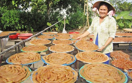 Để thu nhập bình quân đầu người tăng 1,2 lần, nhiều địa phương đang dồn sức chuyển đổi cơ cấu sản xuất và vận động người dân tăng gia sản xuất.