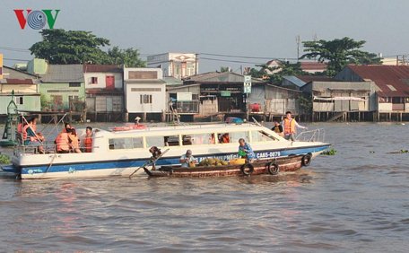  Đông đảo du khác đến với ngày hội.