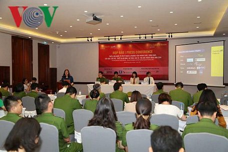  Toàn cảnh buổi họp báo.