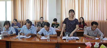 Các đại biểu cung cấp nhiều thông tin được dư luận xã hội quan tâm thời gian gần đây.