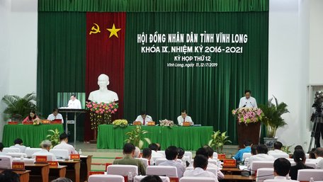 Quang cảnh phiên chất vấn và trả lời chất vấn sáng nay.