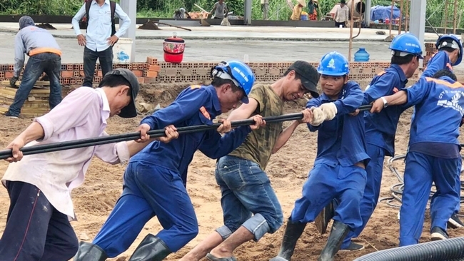 Nỗ lực cho công trình nhanh chóng hoàn thành.