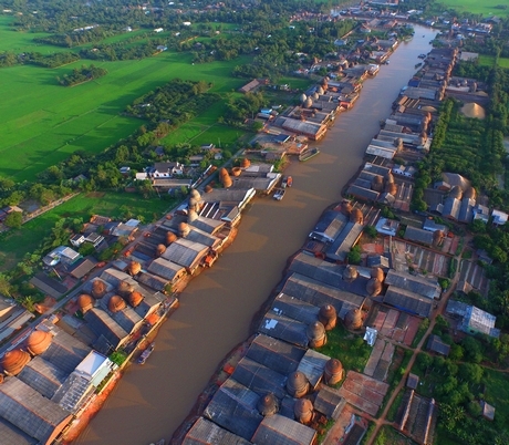 Làng gạch- gốm ở kinh Thầy Cai (Mang Thít) không còn thời hoàng kim.Ảnh: VINH HIỂN