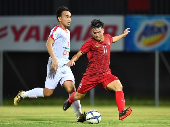 U22 Việt Nam (áo đỏ) đã giành chiến thắng 2-0 trước CLB Viettel - Ảnh: HỮU TẤN