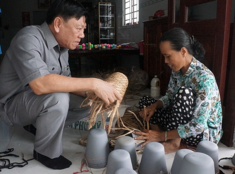 Bí thư Tỉnh ủy- Trần Văn Rón thăm hỏi đời sống gia đình người có công ở TX Bình Minh.