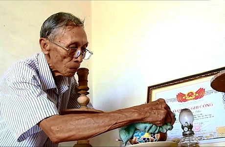 Ông Lê Văn Truyền (xã Thanh Bình- Vũng Liêm)- cháu liệt sĩ, cho biết: 