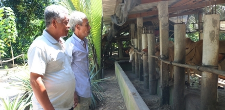 Thông qua các cuộc vận động, phong trào thi đua, nhiều hộ gia đình dân tộc Khmer tích cực sản xuất, cải thiện đời sống.