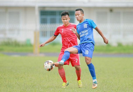  Bảo Phương (10, Bình Thuận) có 2 pha lập công trước đội chủ nhà Vĩnh Long.