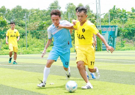 Các đội bóng tham dự giải thi đấu hấp dẫn, quyết liệt ngay từ đầu.