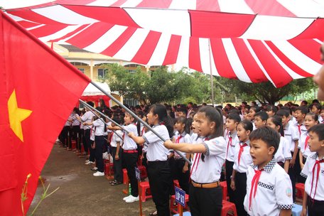 Các trường báo cáo tình hình chuẩn bị năm học mới và lễ khai giảng trước ngày 30/8/2019 (ảnh: Học sinh trong lễ khai giảng năm học 2018- 2019).