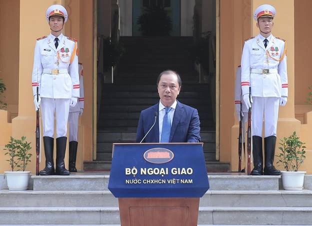  Thứ trưởng Bộ Ngoại giao Nguyễn Quốc Dũng phát biểu tại Lễ thượng cờ ASEAN năm 2019. (Ảnh: Lâm Khánh/TTXVN)