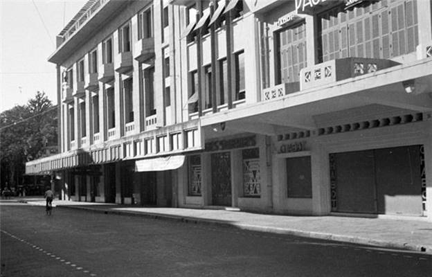 Đầu phố Rue Paul Bert, gần ngã tư Paul Bert - Francis Garnier.