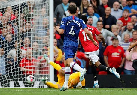 Marcus Rashford hoàn tất cú đúp trong trận ra quân của M.U