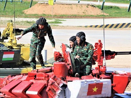 Đội tuyển Việt Nam chuẩn bị bước vào thi đấu.